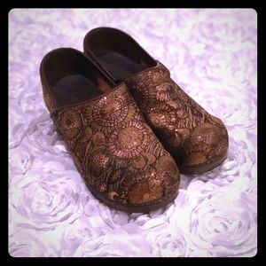 EUC Sanita Gold and Bronze Thread Clogs size 37